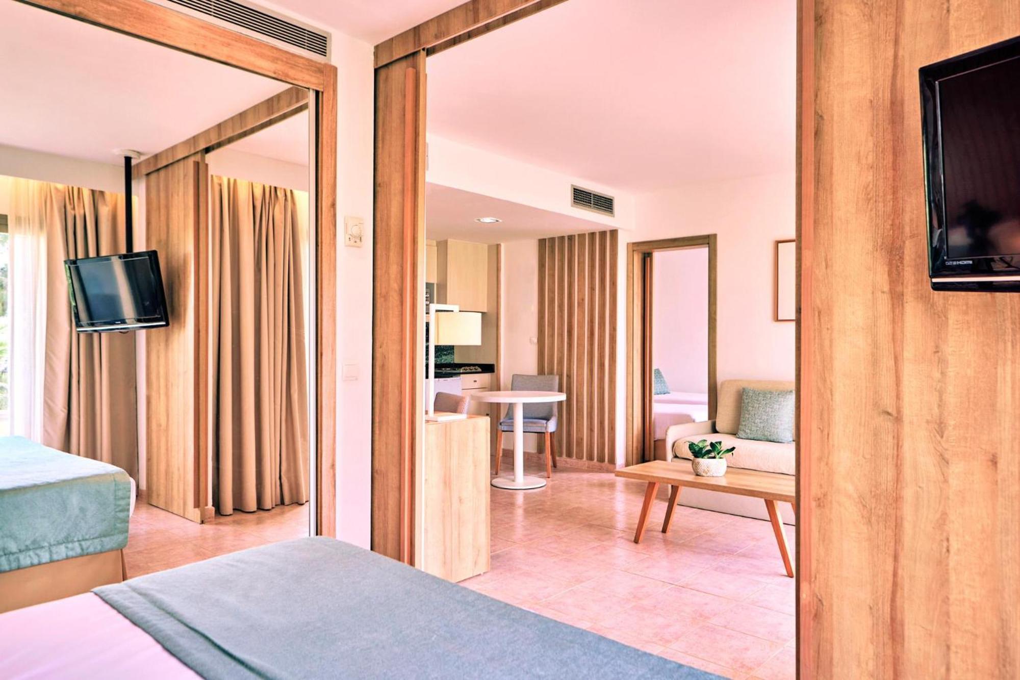Zafiro Palmanova Aparthotel Exterior foto